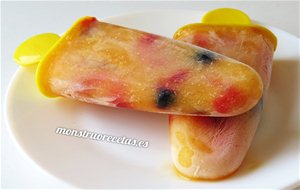 Polos O Paletas De Mango Con Frutos Del Bosque
