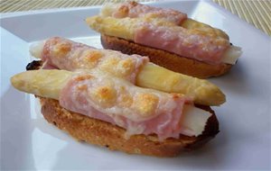 Tosta De Espárragos Gratinados
