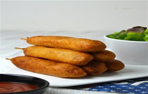 Banderillas De Salchicha O Corn Dogs
