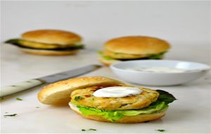 Hamburguesas Caseras De Pollo Con Verduras
