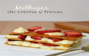 Milhojas De Pasta Filo Con Crema Y Fresas
