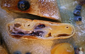 Topfenstrudel Con Albaricoques Y Arándanos
