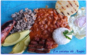 Bandeja Paisa (colombia)
