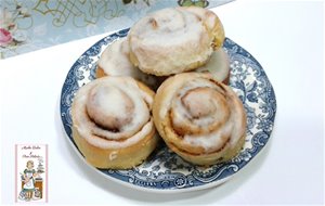 Rollitos De Canela Y Pasteles De Belém
