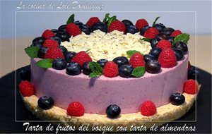 Tarta De Frutos Del Bosque Con Bizcocho De Almendras
