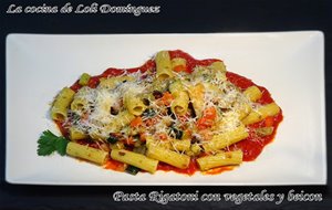 Pasta Rigatoni Con Vegetales Y Beicon
