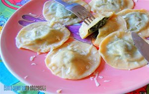 Raviolis Rellenos De Espinacas Y Queso Crema.
