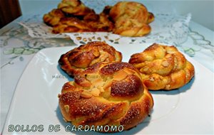 Bollos De Cardamomo
