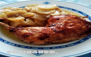 Pollo Asado A La Cerveza Con Guarnición De Patatas
