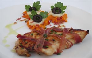 Solomillos De Pollo Macerados ,con Purés De Verduras Y Jamón
