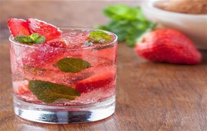 Mojito De Fresa Y Hierba Buena Sin Licor ( Sin Alcohol)
