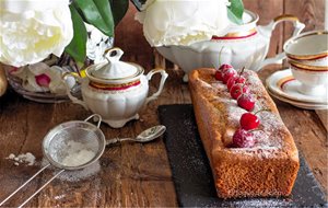 Plum Cake Relleno De Cerezas 
