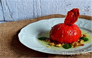 Tomate Relleno De Brocoli, Jamón,  Queso   Y Vinagreta   Con Crujiente De Jamón 
