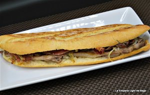 Brascada: Bocadillo De Ternera, Jamón Serrano Y Cebolla A La Plancha.
