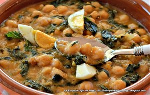 Potaje De Garbanzos Y Espinacas Con Picada De Almendras
