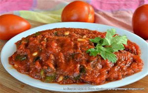 Titaina; Pisto De Tomate, Pimientos, Piñones Y Toyina Ó Atún
