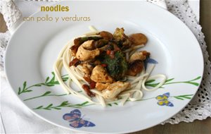 Noodles Con Pollo Y Verduras
