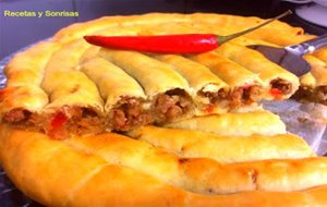 Espiral De Empanada Con Butifarra Y Salsa Barbacoa
