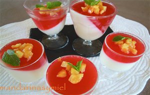 Pannacotta De Vainilla Y Yogur Con Gelatina De Fresa.
