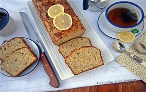 Bizcocho De Queso Crema, Semillas De Amapola, Limón Y Almendras
