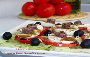 Ensalada De Tomate, Mozzarella Y Anchoas
