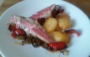 Salmonetes Al Horno En Cama De Verduras Y Patatas Panadera
