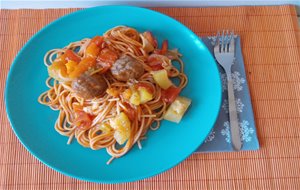 Spaguetis Con Albóndigas Al Curry
