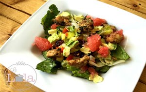 Ensalada Con Manzana, Pera, Toronja Con Aderezo De Mostaza
