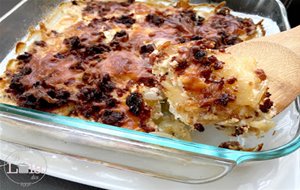 Papas Con Queso, Cebollín Y Chorizo Al Horno
