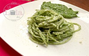 Pasta Con Pesto De Albahaca Y Aguacate 
