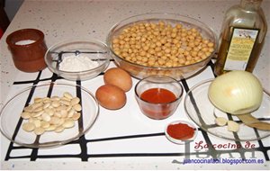 Garbanzos Con Huevo Duro Y Almendras
