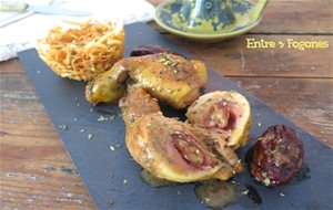 Jamoncitos De Pollo Ecológico Rellenos De Dátil Y York En Salsa De Cebolla Morada