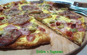 Pizza De Tortilla Francesa Con Embutido Y Queso Al Orégano