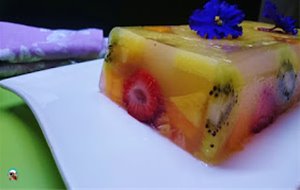 Pastel De Gelatina Con Frutas 
