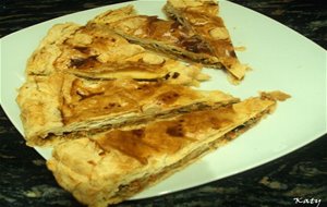 Empanada De Hojaldre Rellena De Atún Y Pisto
