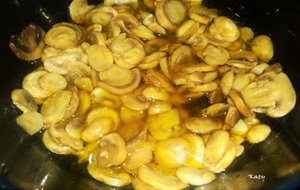 Lomos De Salmón Al Horno Con Salsa De Piquillos Y Champiñones
