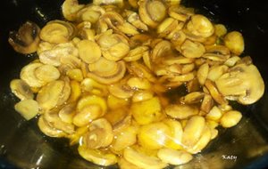 Lomos De Salmón Al Horno Con Salsa De Piquillos Y Champiñones
