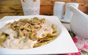 Farfalle De Setas Con Salsa De Pate
