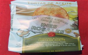 Tortas De Aceite Con Sardinas marinadas