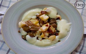 Salteado De Sepia Con Ajetes, Setas Y Tomate Seco/sautéed Cuttlefish With Green Garlic, Mushrooms And Dried Tomato
