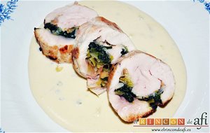 Pechugas De Pollo Rellenas Con Espinacas Y Salsa De Queso