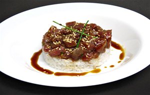 Tartar De Atún Con Salsa De Soja Y Arroz
