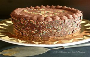 Tarta Con Crema De Caramelo Al Chocolate. Paris 32 Años
