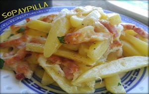 Patatas Fritas Con Bacon Y Queso
