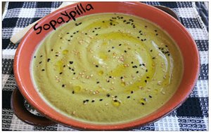 Sopa De Calabacín Con Tahini Y Menta
