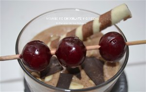 Mousse  De Chocolate Y Cerezas
