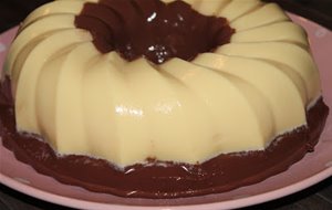 Gelatina De Vainilla Con Base De Chocolate
