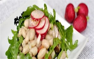 Ensalada De Alubias Blancas Con Rabanitos Y Rúcula