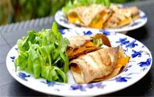 Quesadillas De Mango Y Queso Brie