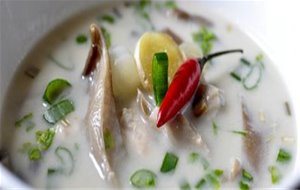 Sopa Tailandesa De Pollo Y Leche De Coco (tom Kha Kai)